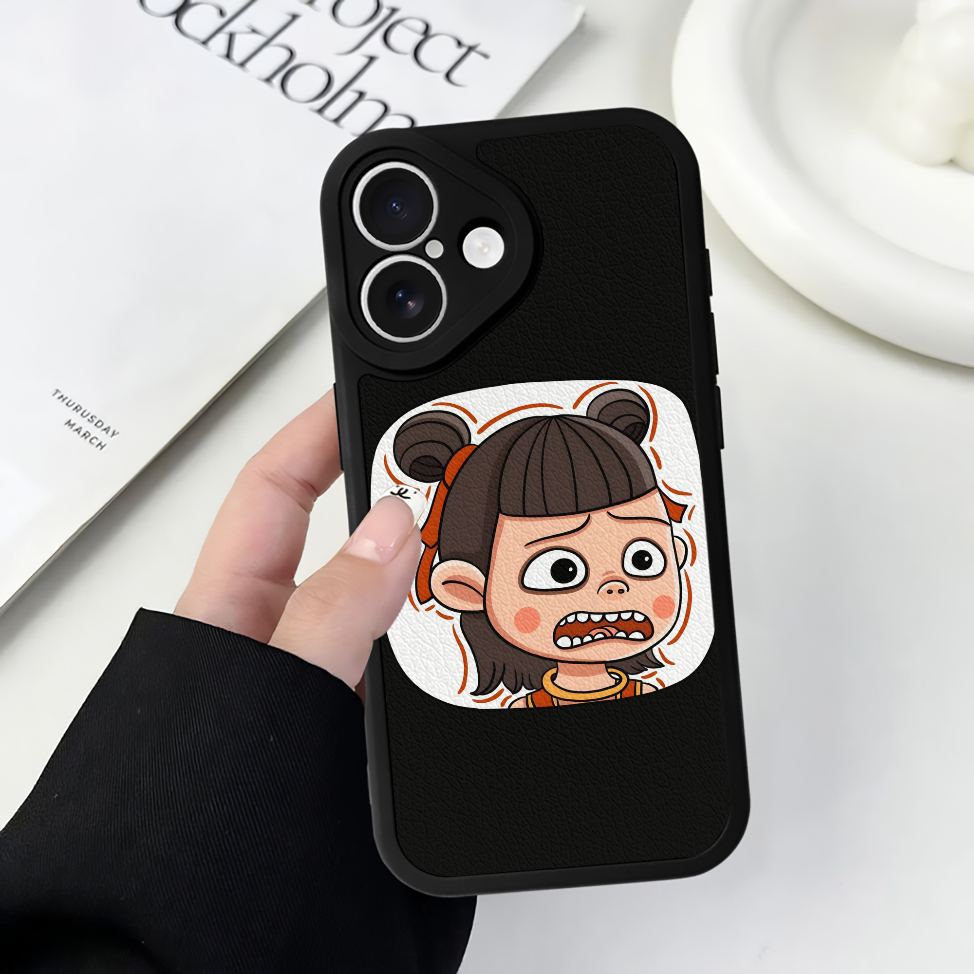（画像用） Ne Zha 2 ナタ 魔童の大暴れ 【iPhone 16シリーズ対応】シリコンスマホケース（レザー調） 材質：シリコン